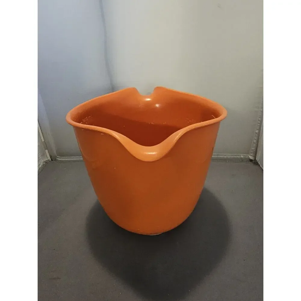 Vintage Orange Rubbermaid #2661 1.5 Quart 6-Cup Grip N Mix Batter Bowl Measuring